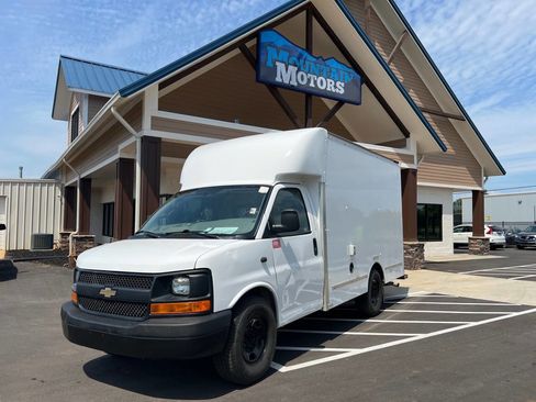 Used 2017 Chevrolet Express 3500 RWD image 1