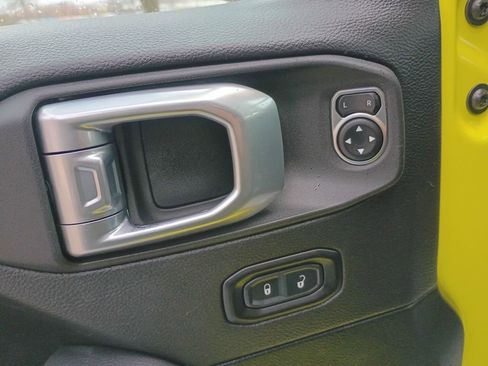 Used 2022 Jeep Wrangler Unlimited Sahara w/ Cold Weather Group image 11