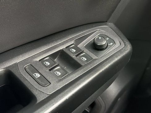 Used 2020 Volkswagen Atlas Cross Sport SE FWD image 29
