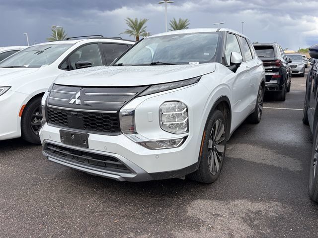 Used 2025 Mitsubishi Outlander AWD image 1