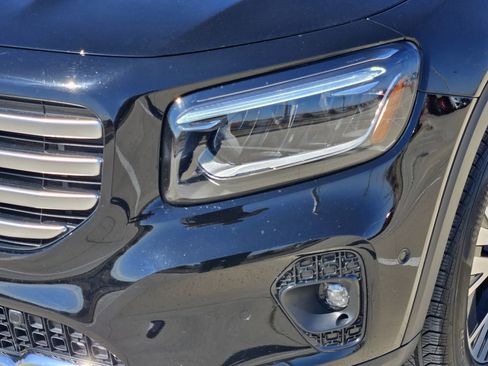 Used 2025 Mercedes-Benz GLB 250 4MATIC image 11