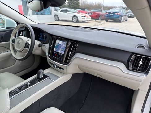 Used 2025 Volvo V60 B5 Cross Country Plus image 30