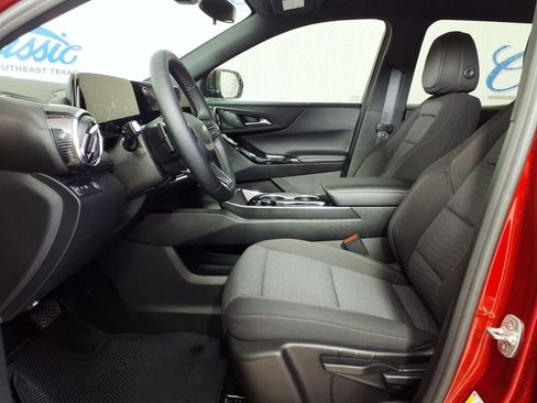 Used 2026 Chevrolet Equinox LT FWD image 8