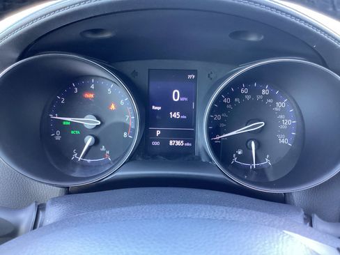Used 2019 Toyota C-HR XLE FWD image 18