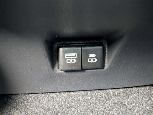 Used 2025 Toyota Camry SE w/ Convenience Package image 13