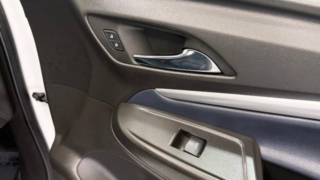 Used 2023 Chevrolet Bolt EUV LT w/ Convenience Package FWD image 21
