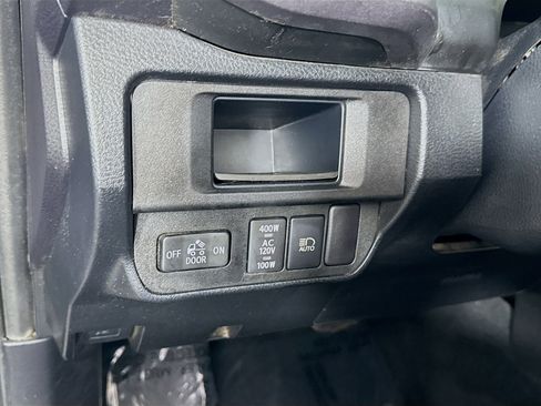 Used 2019 Toyota Tacoma TRD Sport AWD/4WD image 11