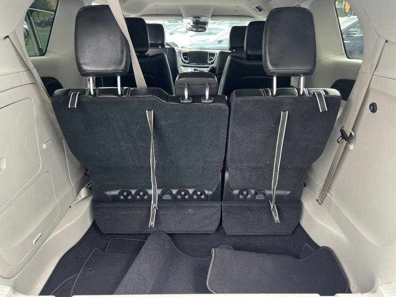 Used 2024 Chrysler Pacifica Limited FWD image 10
