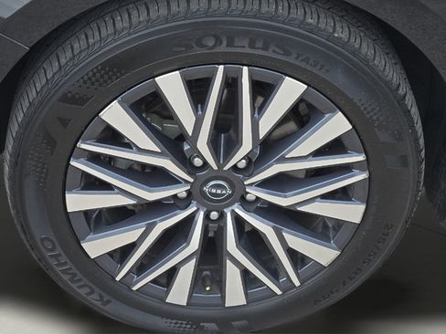 Used 2025 Nissan Altima 2.5 SV FWD image 17