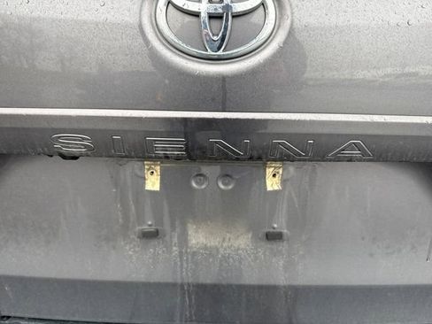 Used 2019 Toyota Sienna XLE Premium image 17