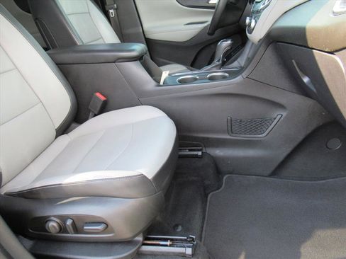 Used 2018 Chevrolet Equinox Premier image 10