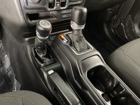 Used 2022 Jeep Wrangler Unlimited Sport image 28