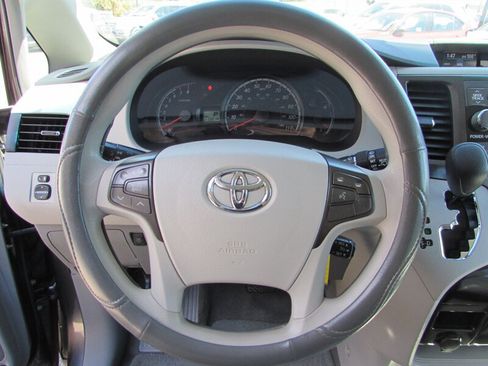 Used 2012 Toyota Sienna LE FWD image 12