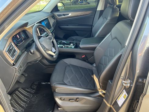 Certified 2024 Volkswagen Atlas SE w/ Panoramic Sunroof Package image 15