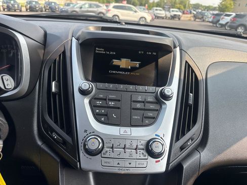 Used 2017 Chevrolet Equinox Premier w/ Enhanced Convenience Package AWD/4WD image 18