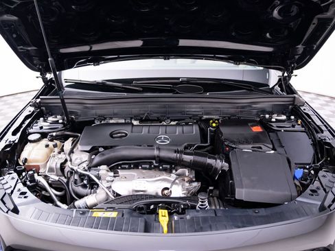 Used 2023 Mercedes-Benz GLB 250 4MATIC image 33