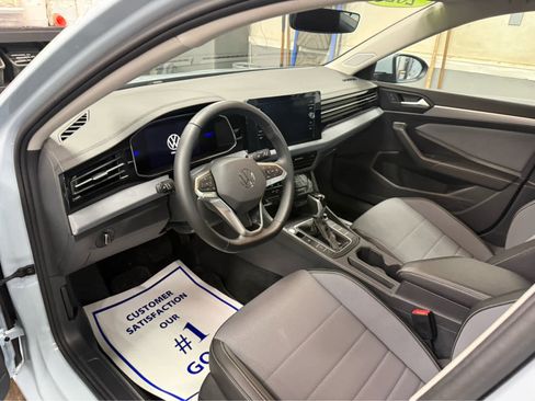 Used 2025 Volkswagen Jetta SE image 10