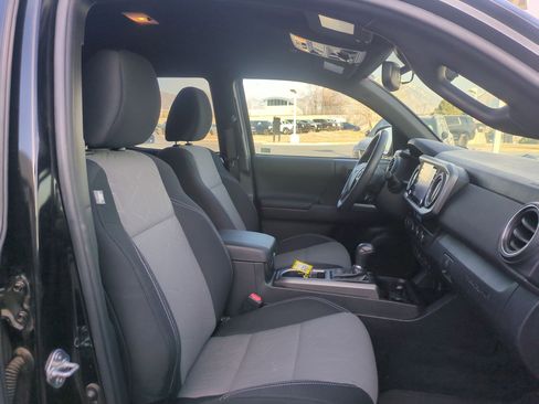 Used 2023 Toyota Tacoma TRD Off-Road image 18