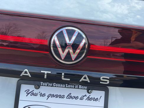 Used 2024 Volkswagen Atlas Peak Edition SE image 44