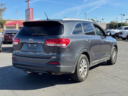 Used 2017 Kia Sorento AWD image 4