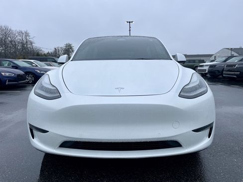 Used 2022 Tesla Model Y Long Range image 2