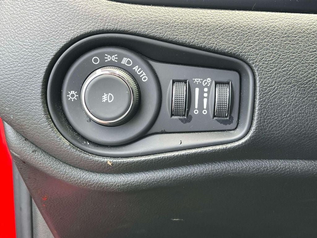 Used 2023 Jeep Renegade Trailhawk AWD/4WD image 27