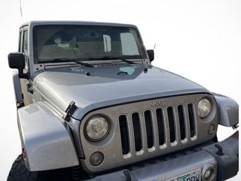 Used 2018 Jeep Wrangler Unlimited Sahara image 9