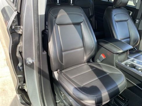 Used 2022 Ford Explorer XLT w/ Equipment Group 202A image 37