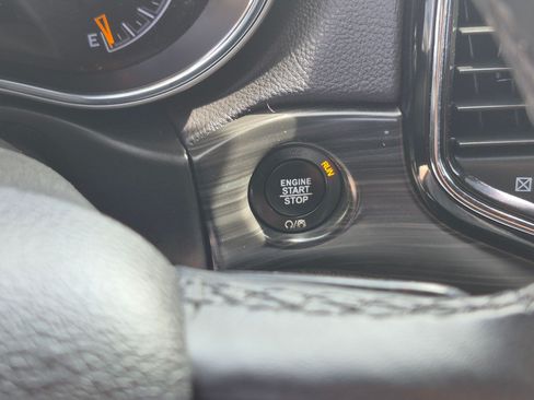 Used 2019 Jeep Grand Cherokee Altitude AWD/4WD image 20