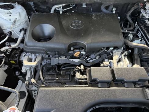 Used 2021 Toyota RAV4 XLE FWD image 32
