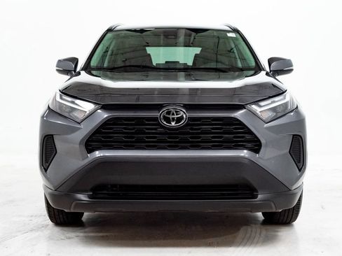 Used 2025 Toyota RAV4 XLE AWD/4WD image 4