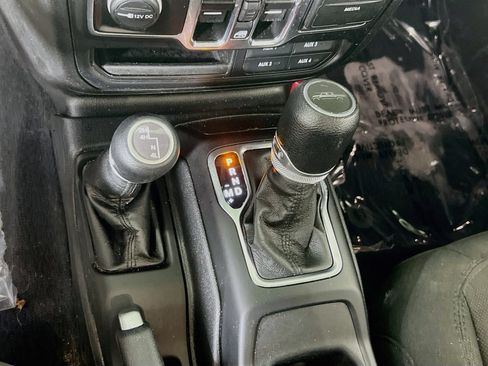 Used 2023 Jeep Gladiator Sport AWD/4WD image 16