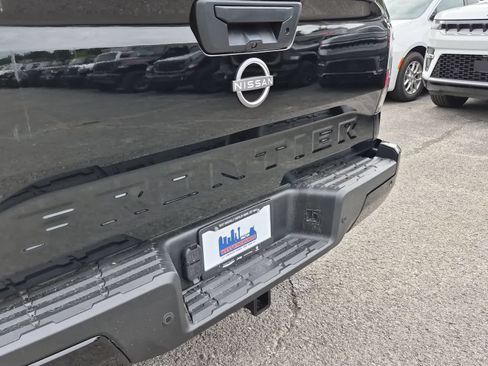 Used 2025 Nissan Frontier SV w/ Tow Package RWD image 11