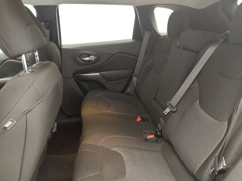 Used 2020 Jeep Cherokee Latitude image 18