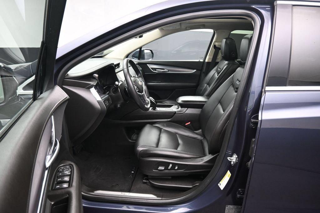 Used 2018 Cadillac XT5 Luxury w/ Driver Awareness Package FWD image 13