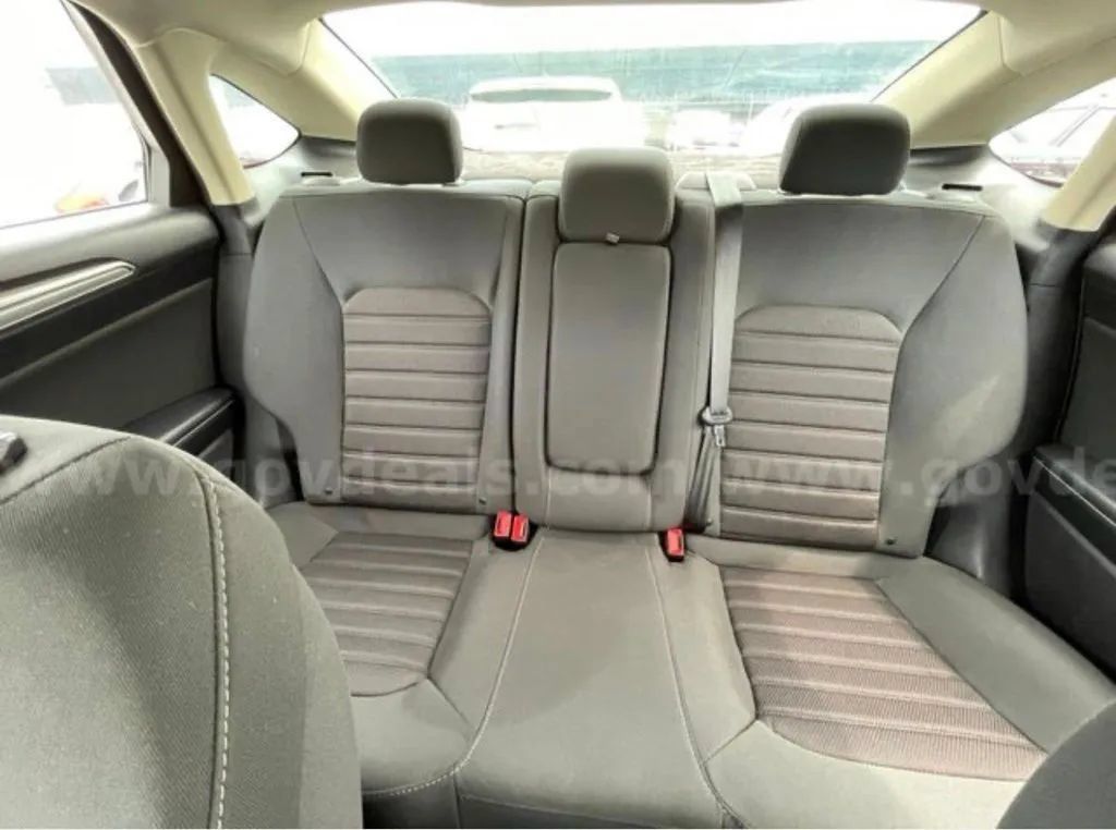 Used 2019 Ford Fusion SE FWD image 15