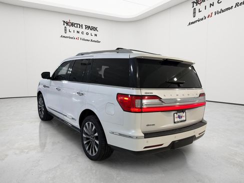 Used 2019 Lincoln Navigator Select w/ Cargo Package AWD/4WD image 12