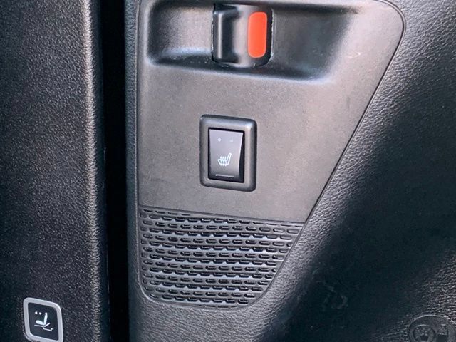 Used 2025 Chrysler Pacifica Limited FWD image 18