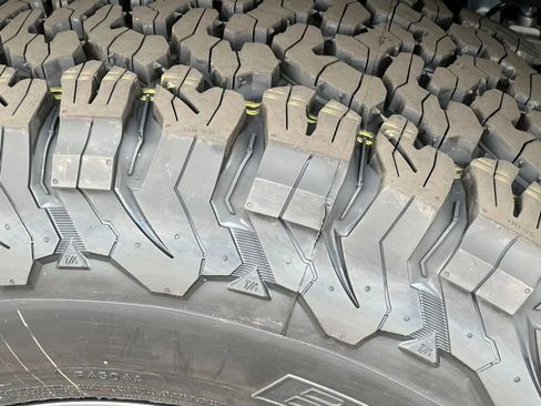 New 2025 Ford Bronco Badlands image 7