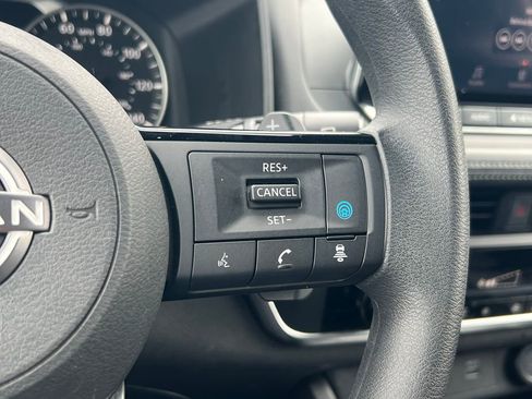 Used 2023 Nissan Rogue SV AWD/4WD image 23