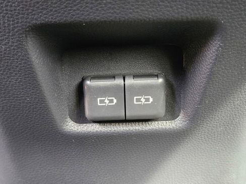 Used 2025 Toyota RAV4 XLE image 16