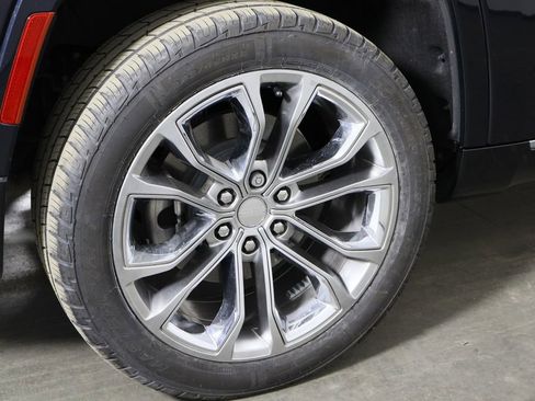 Used 2023 Jeep Grand Wagoneer Series II w/ Premium Group II image 46