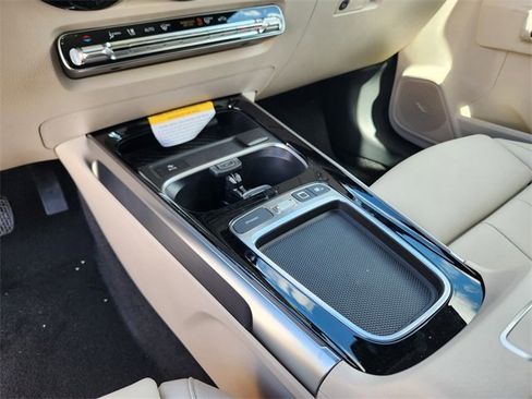 Used 2025 Mercedes-Benz GLB 250 4MATIC image 22