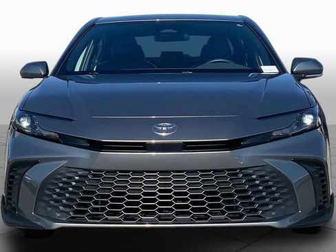 Used 2025 Toyota Camry SE image 4