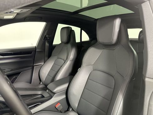 Used 2025 Porsche Macan Electric image 5