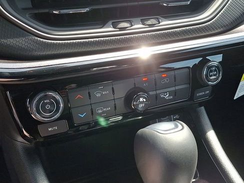 New 2026 Jeep Compass Latitude AWD/4WD image 17