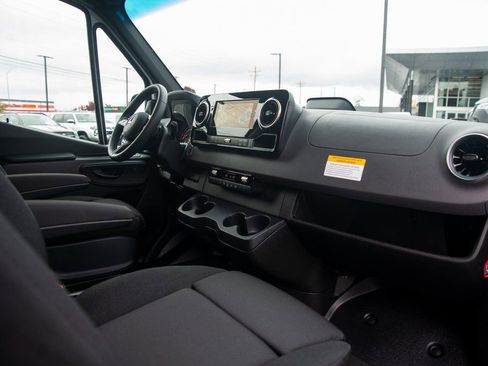 New 2025 Mercedes-Benz Sprinter 2500 image 30
