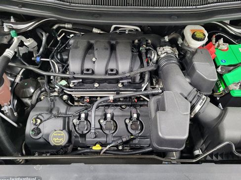 Used 2018 Ford Explorer XLT w/ Equipment Group 202A FWD image 30