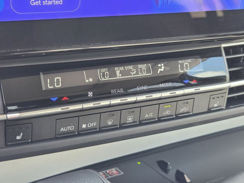 Used 2026 Toyota Sienna XLE FWD image 20