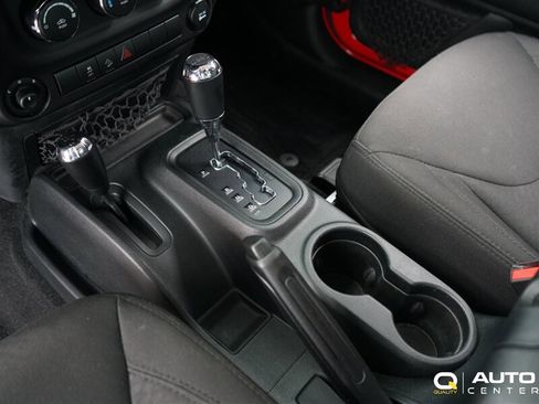 Used 2018 Jeep Wrangler Sport AWD/4WD image 19